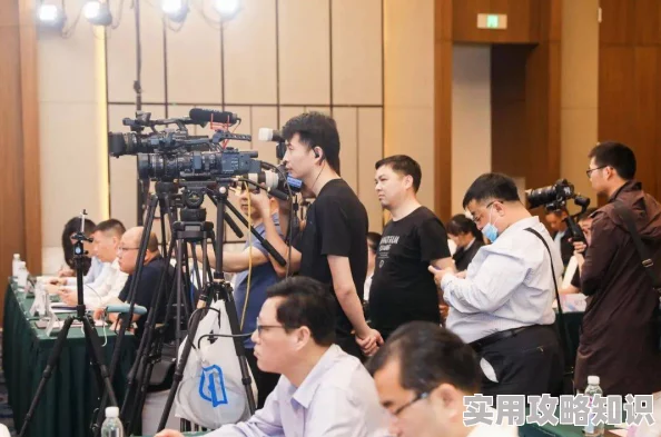探索美女隐私白丝网站：揭开时尚与魅力的神秘面纱