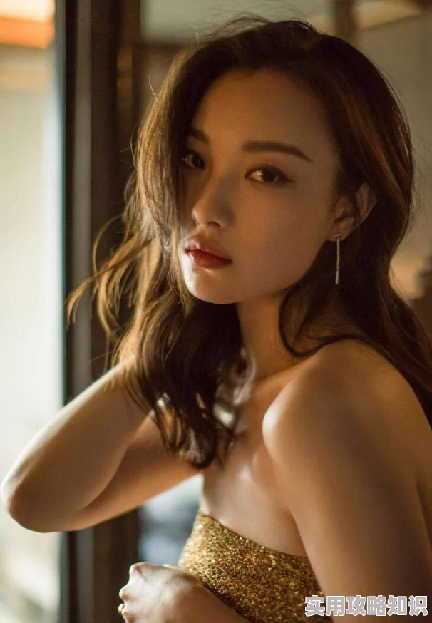 国产真实灌醉美女疯狂弄 其实是指国产电影中展现的女性在面对困境时展现出的坚韧和勇气，通过角色塑造传递出正能量和积极的生活态度