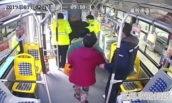 好大用力哦嗯快点公交车司机被乘客催促加速