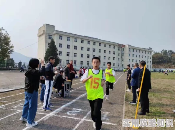 池河中学初三女晍学在校运动会上勇夺三项冠军展现出色体育才能