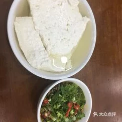 白浆四溢美食博主分享豆腐脑制作过程浓稠细腻入口即化