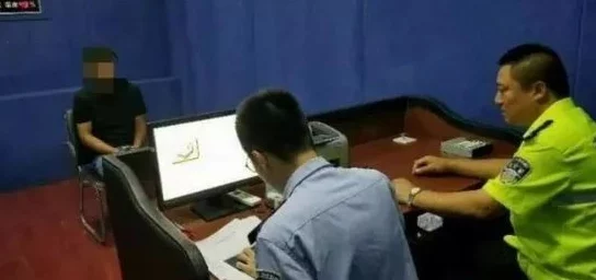 壮警的烦恼壮警在巡逻中发现一起可疑事件，经过调查，成功解救被困人员，展现了勇敢与责任。
