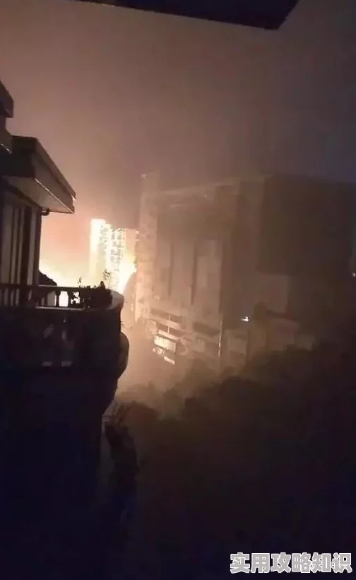 嫡兄的禁华阙阙连夜大雨冲刷宫墙,阙内烛火摇曳,他影影绰绰 嫡兄的禁华阙阙连夜大雨冲刷宫墙,阙内烛火摇曳,他影影绰绰