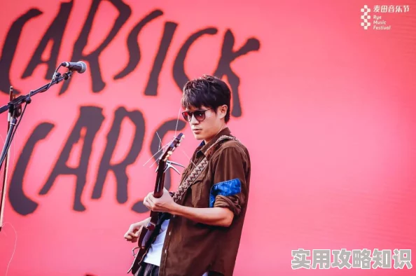CF手游炸玻璃破碎盛宴！大乱斗模式惊喜上新，武器推荐助你称霸战场