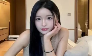 美女疯狂被免费网站不用下载据传某网红小雅因沉迷其中荒废直播事业损失惨重